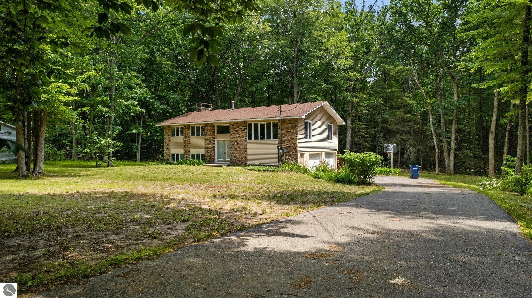 Property Photo:  1513 Melody Lane  MI 49649 