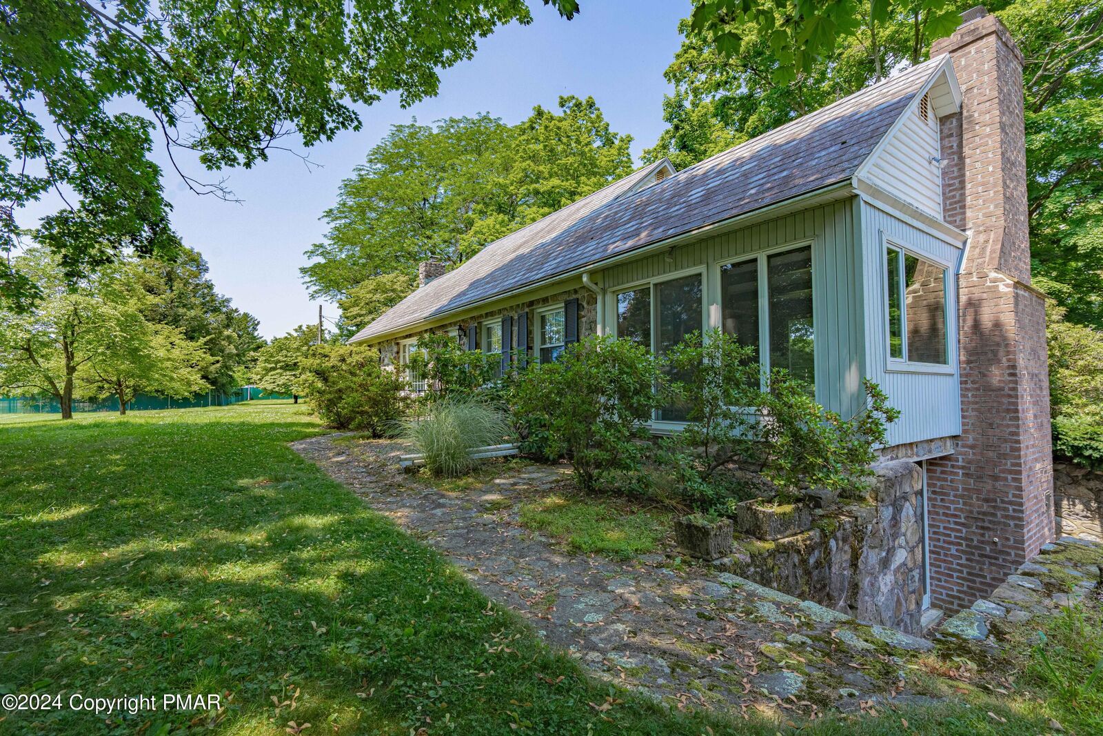Property Photo:  1018 Lohman Dr  PA 18353 