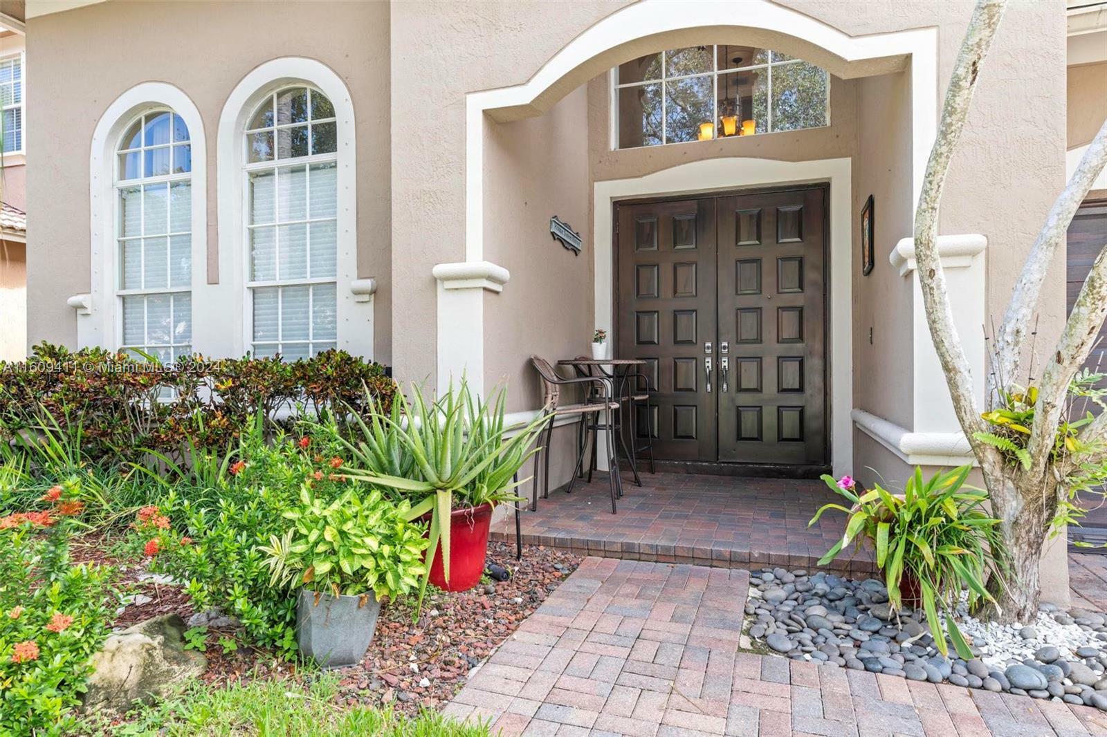 Property Photo:  3842 E Hibiscus St  FL 33332 