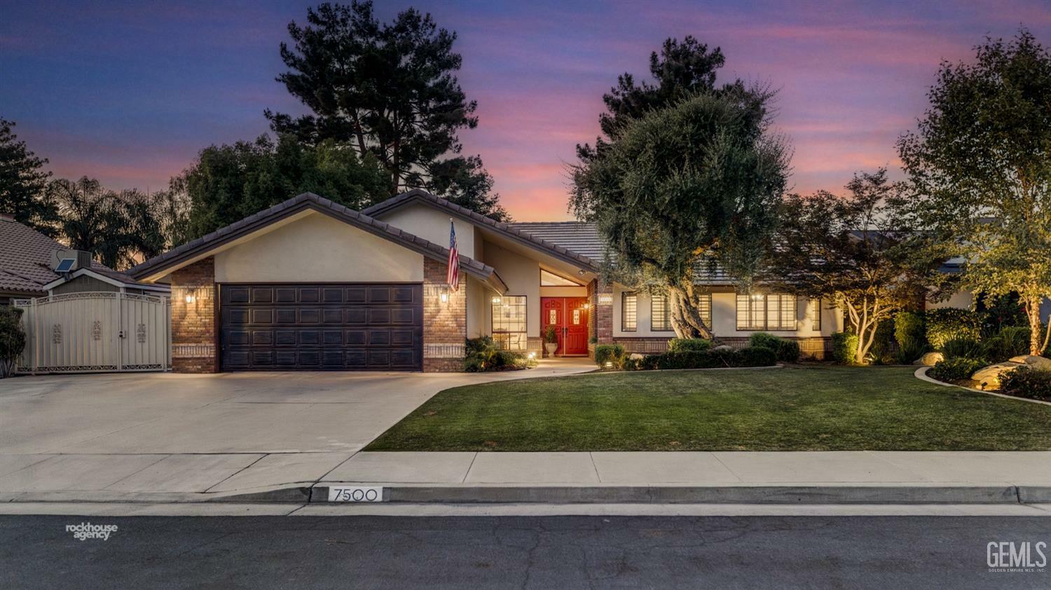 Property Photo:  7500 Angela Avenue  CA 93308 