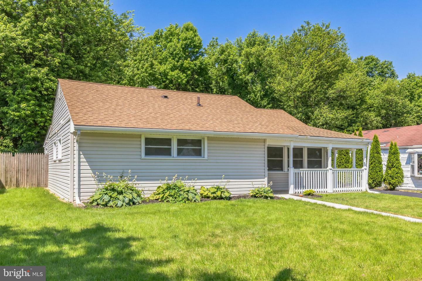 Property Photo: 125 Louise Road DE 19720
