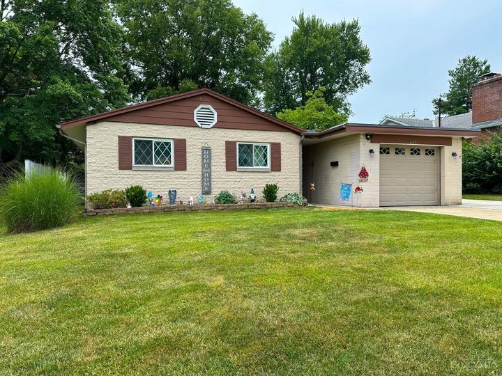 4451 Pinecroft Drive  Green Twp OH 45211 photo