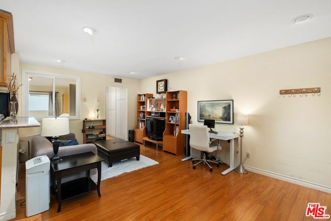 Property Photo:  1414  N Fairfax Ave 108  CA 90046 