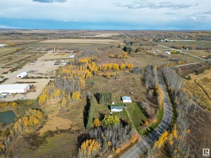 Property Photo:  5308 Lac Ste. Anne Trail  AB T0E 1V0 