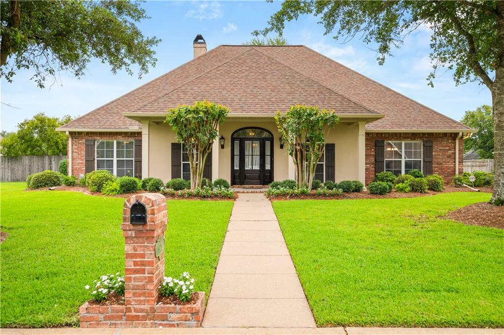 Property Photo: 6425 Tennyson Oaks Lane LA 71301