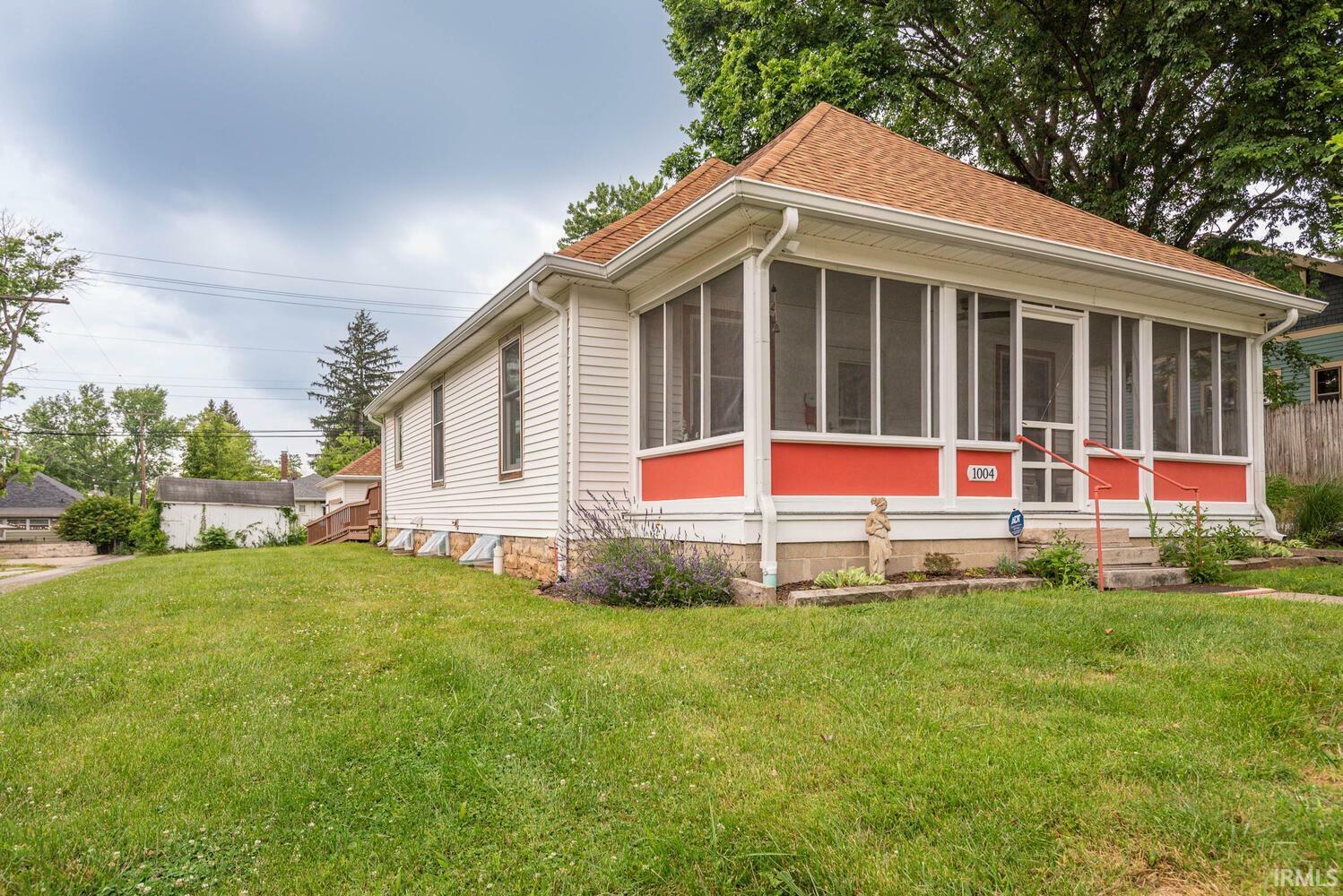 Property Photo:  1004 S Lincoln Street  IN 47401 