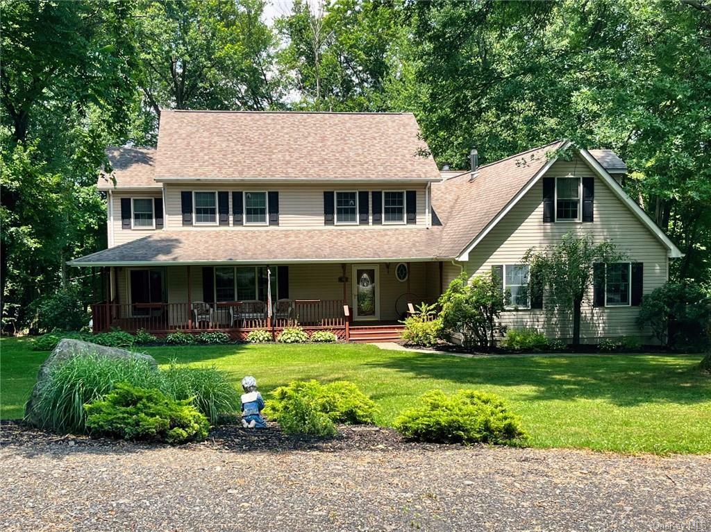 Property Photo:  6 Lakewood Drive  NY 12553 