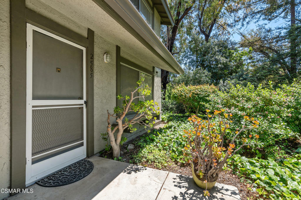 Property Photo:  2585 La Paloma Circle  CA 91360 