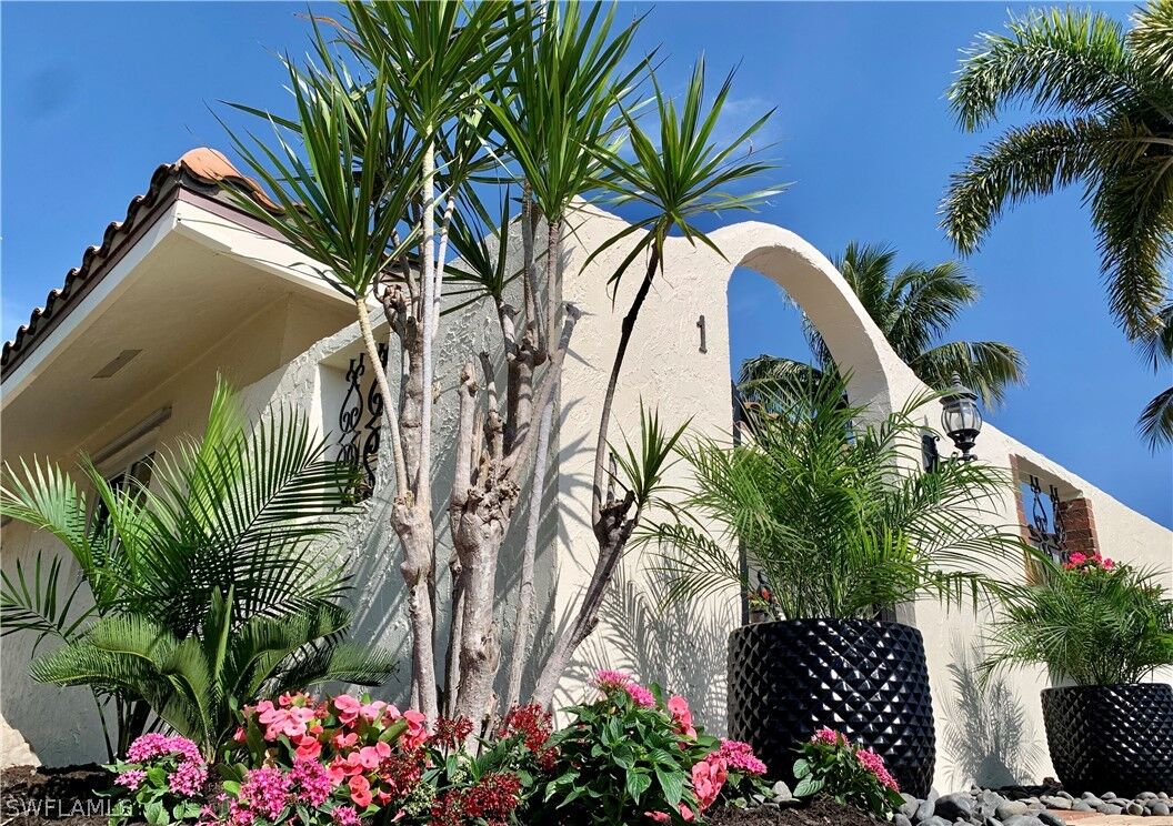 Property Photo:  1455 Curlew Avenue 2-1  FL 34102 