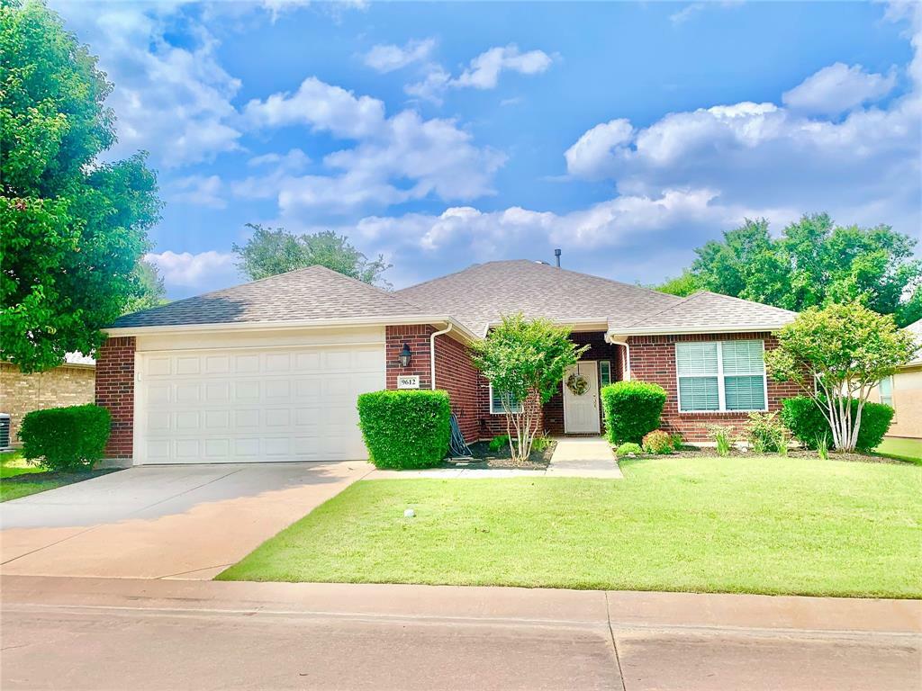 Property Photo: 9612 Pepperwood TX 76207