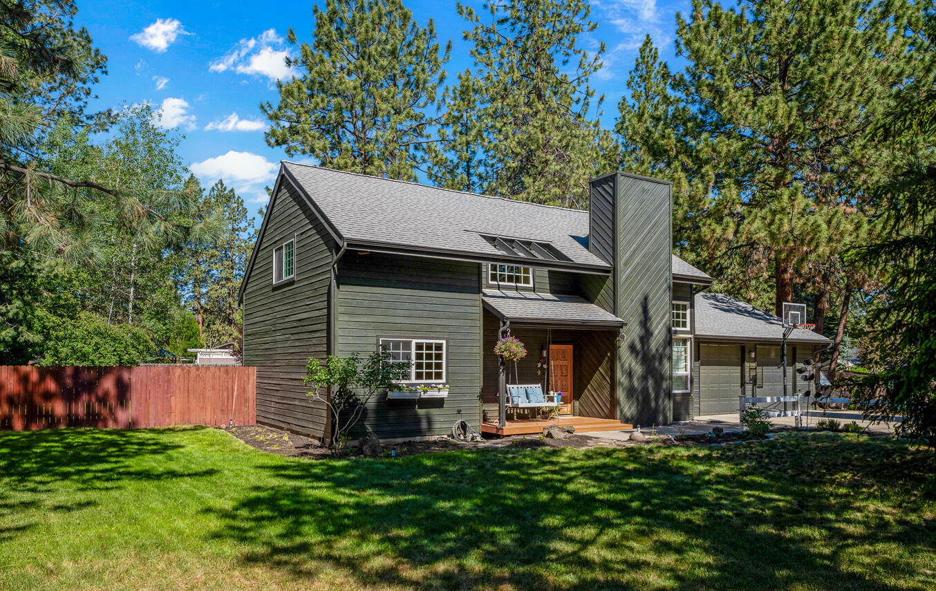 Property Photo: 60923 Onyx St OR 97702