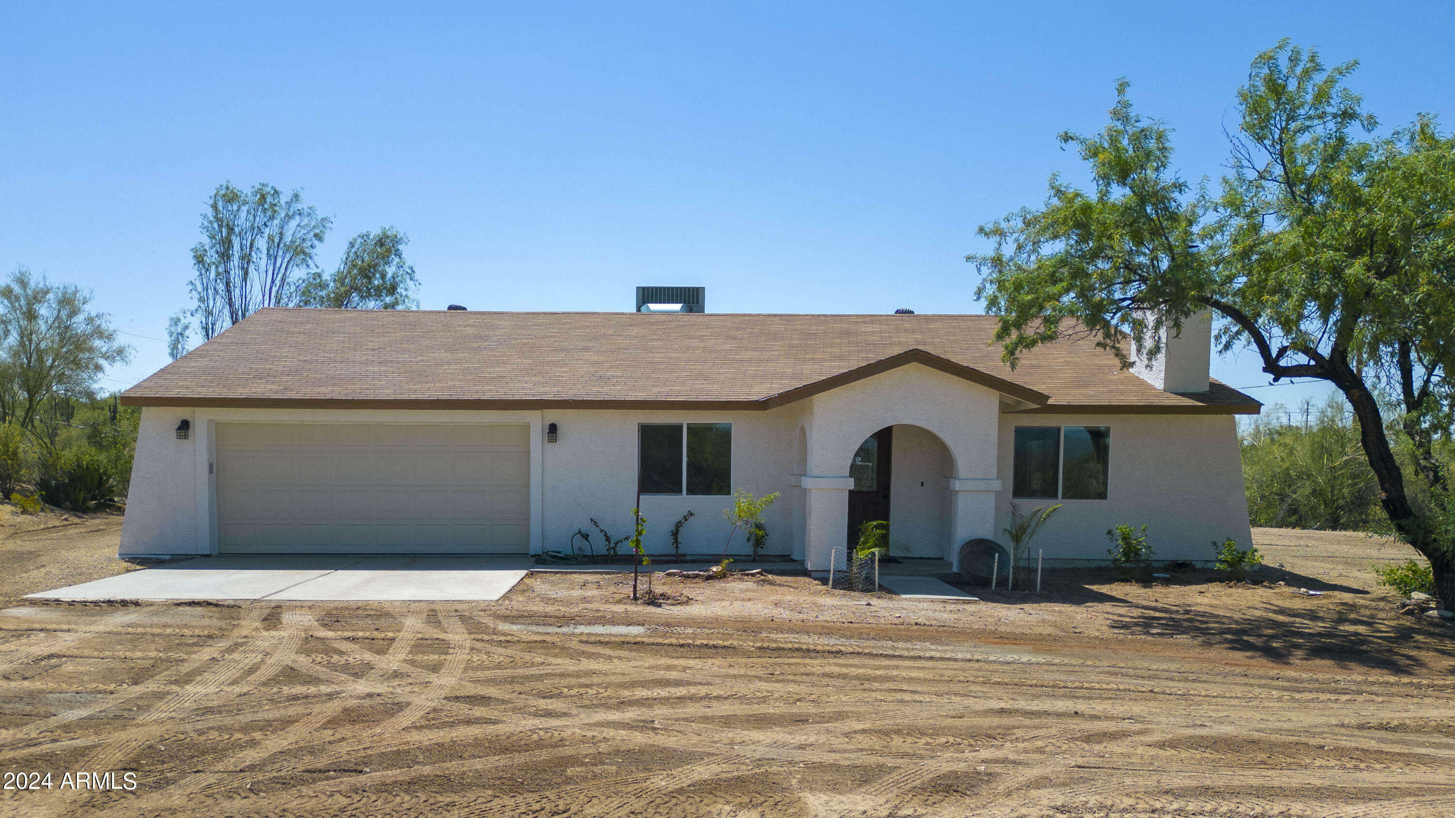 Property Photo:  905 Oasis Drive  AZ 85390 