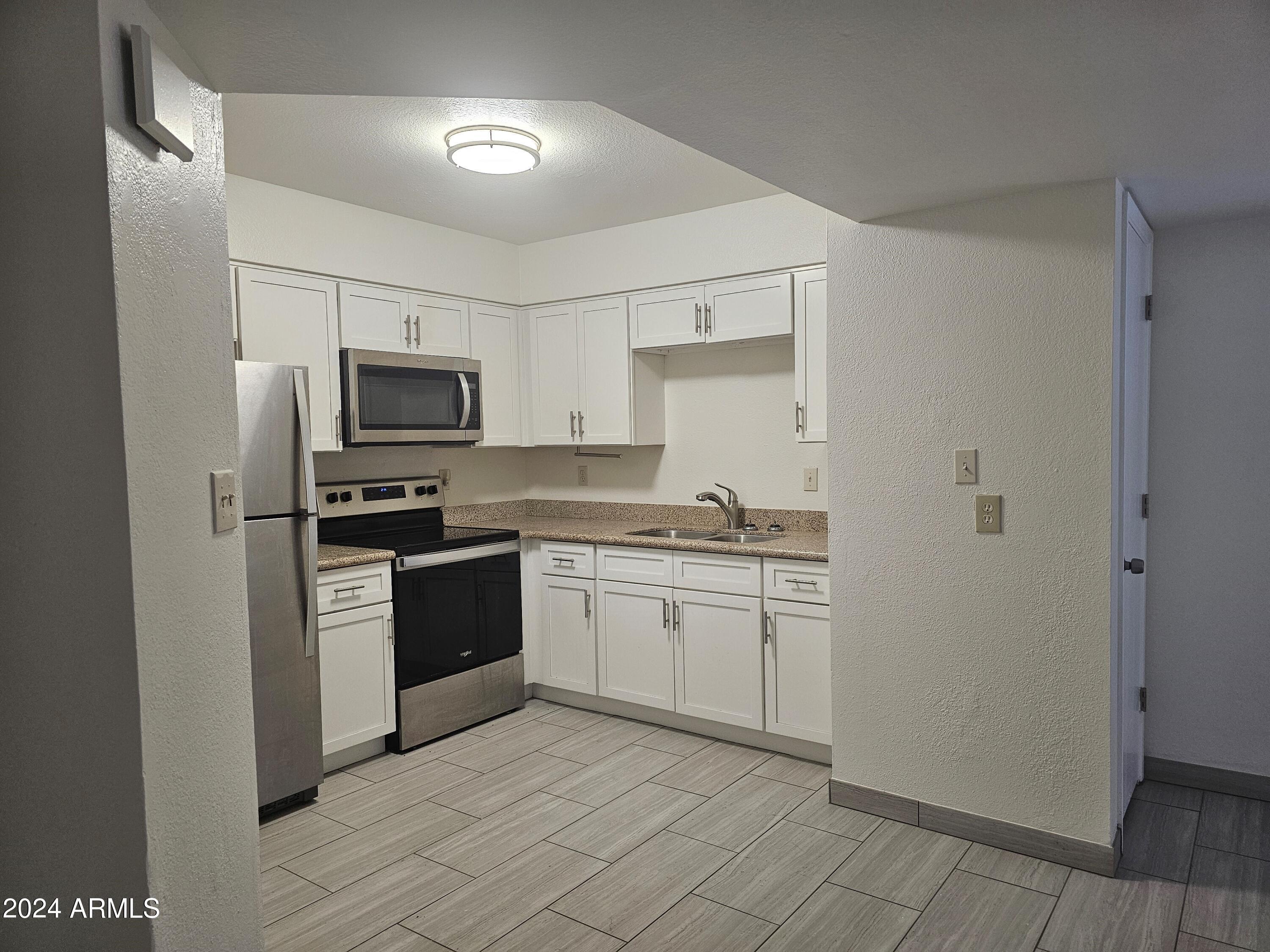 Property Photo: 1712 E Pepper Circle 4 AZ 85203