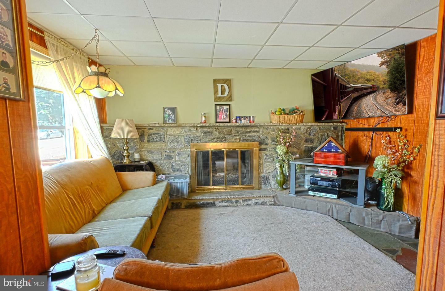 Property Photo:  305 Edgemore Road  PA 19018 