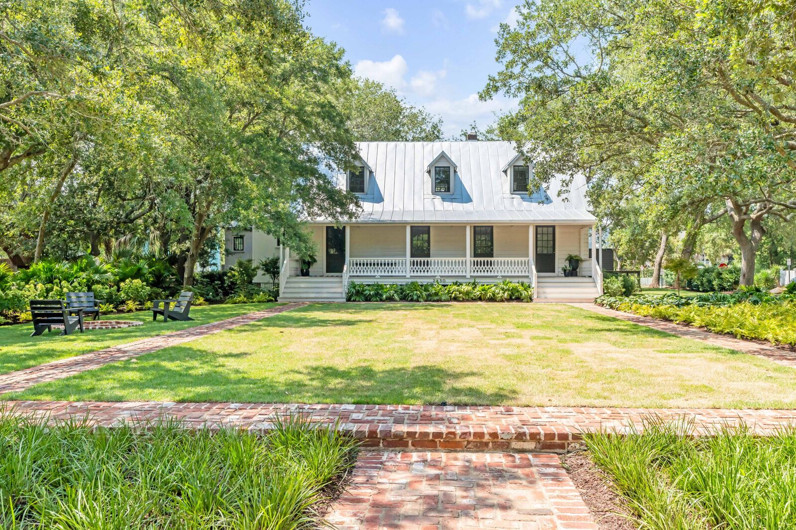 Property Photo:  2430 Middle Street  SC 29482 