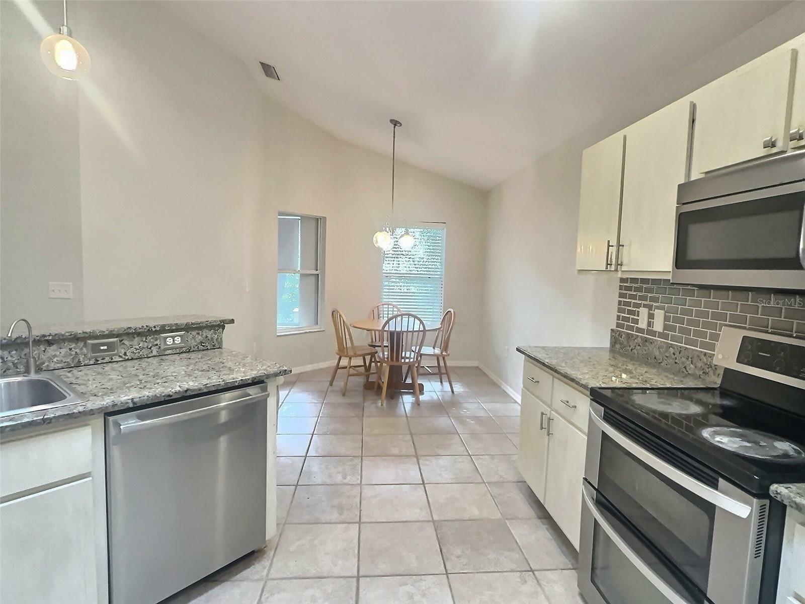 Property Photo: 2717 SW 98th Drive FL 32608