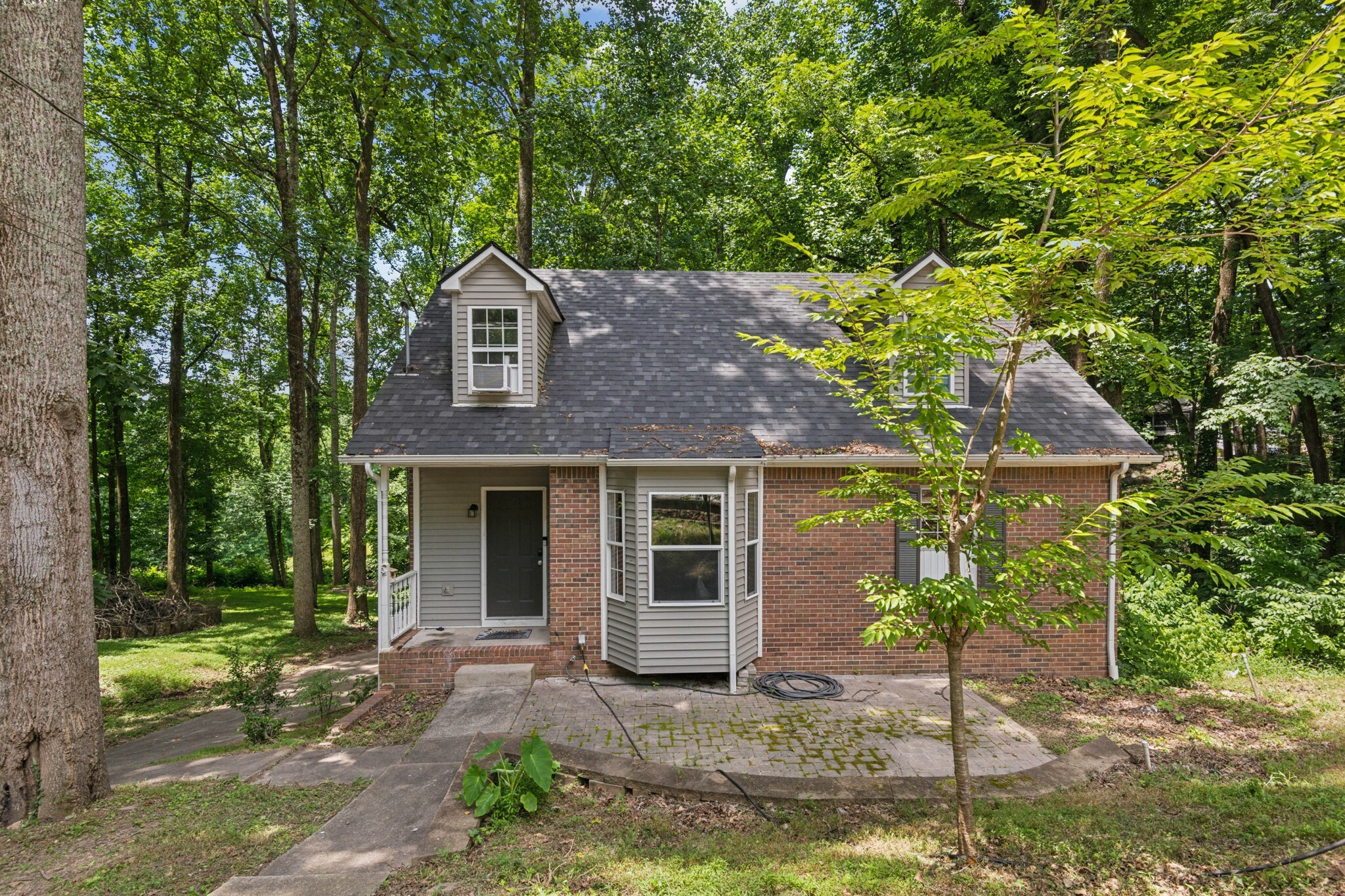 Property Photo:  1012 Tulip Dr  TN 37188 