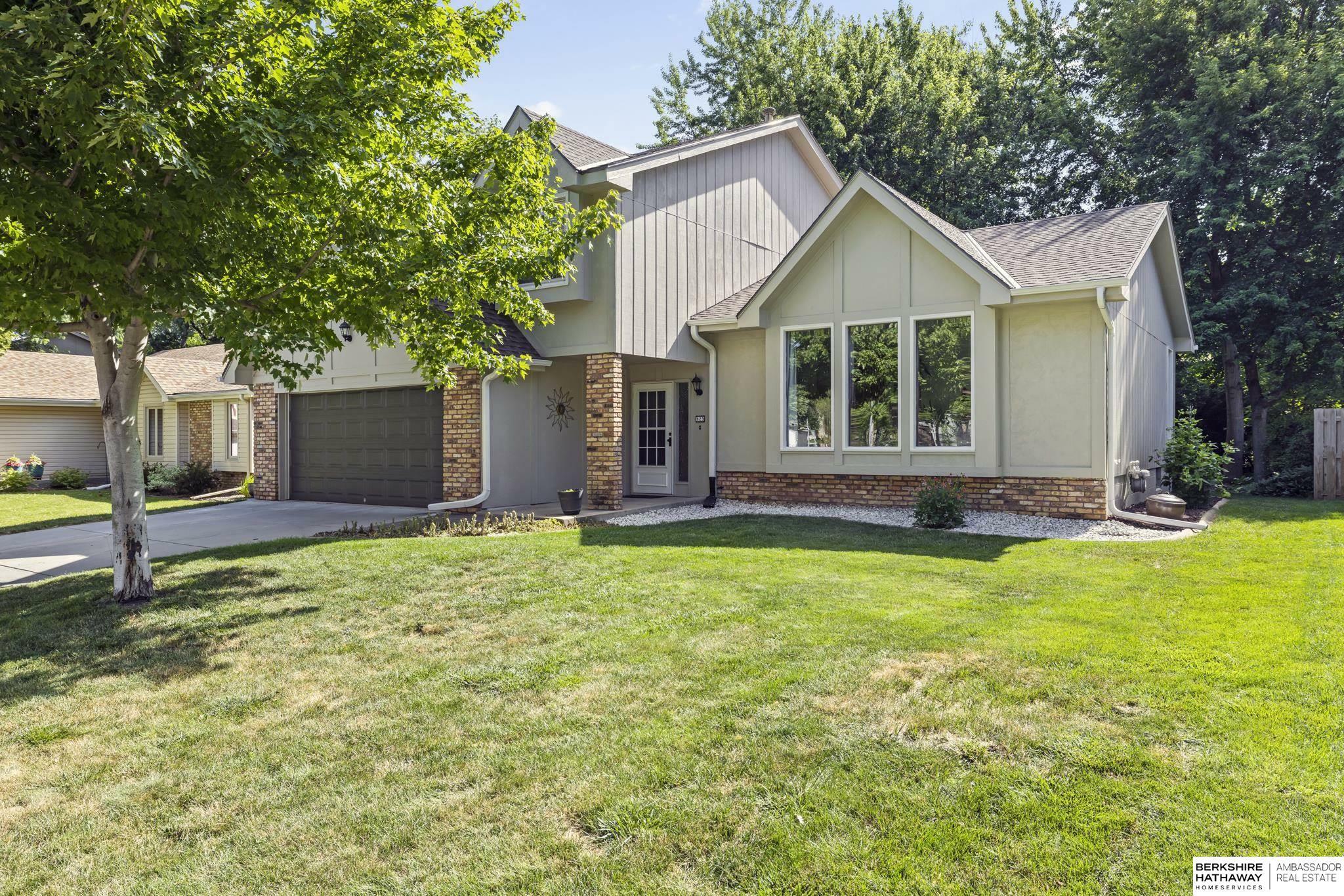 Property Photo: 823 N 150th Street NE 68154