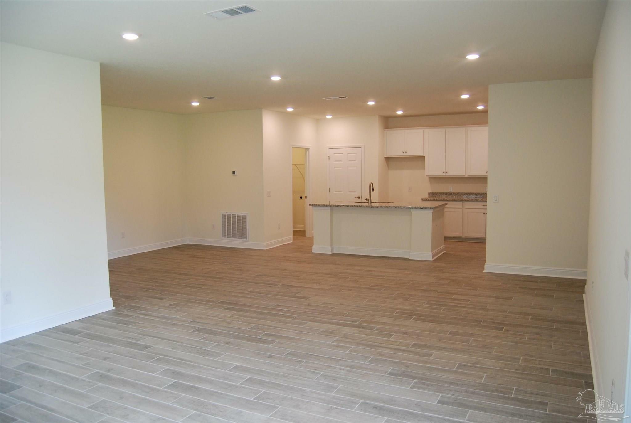 Property Photo: 4702 Sago Palm Cir FL 32571