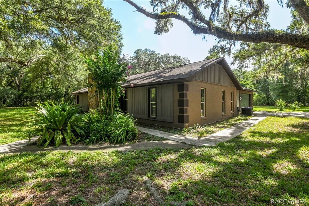 Property Photo:  5435 SE 11th Drive  FL 33513 