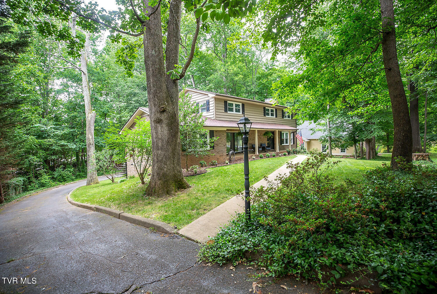 Property Photo:  1102 King Richard Boulevard  TN 37604 