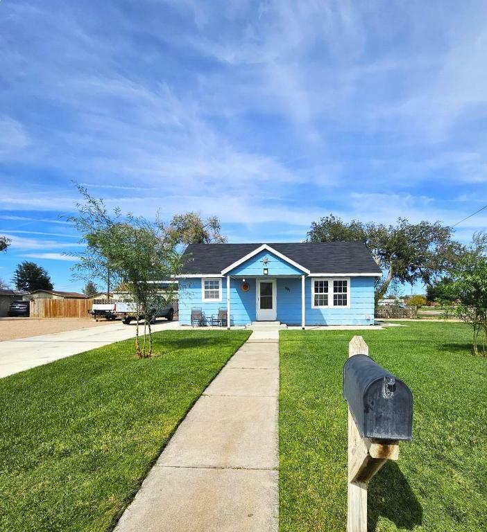 Property Photo:  701 W Maple Street  KS 67846 