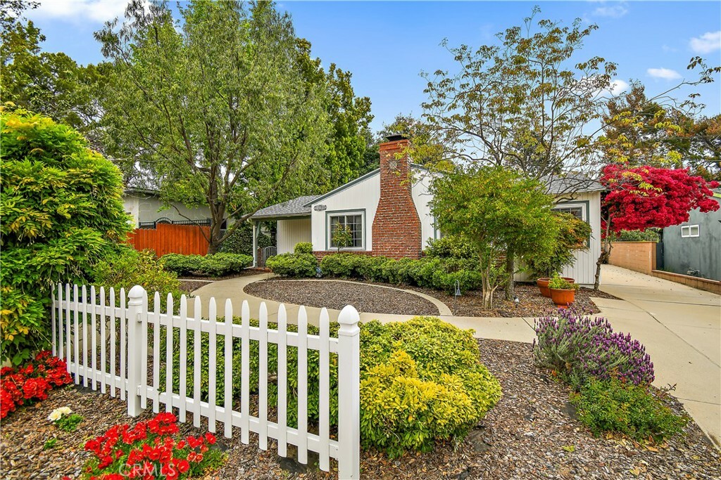 Property Photo: 1390 N Indian Hill Boulevard CA 91711