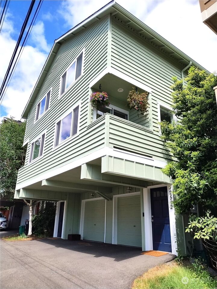 2512 NE 65th Street C  Seattle WA 98115 photo