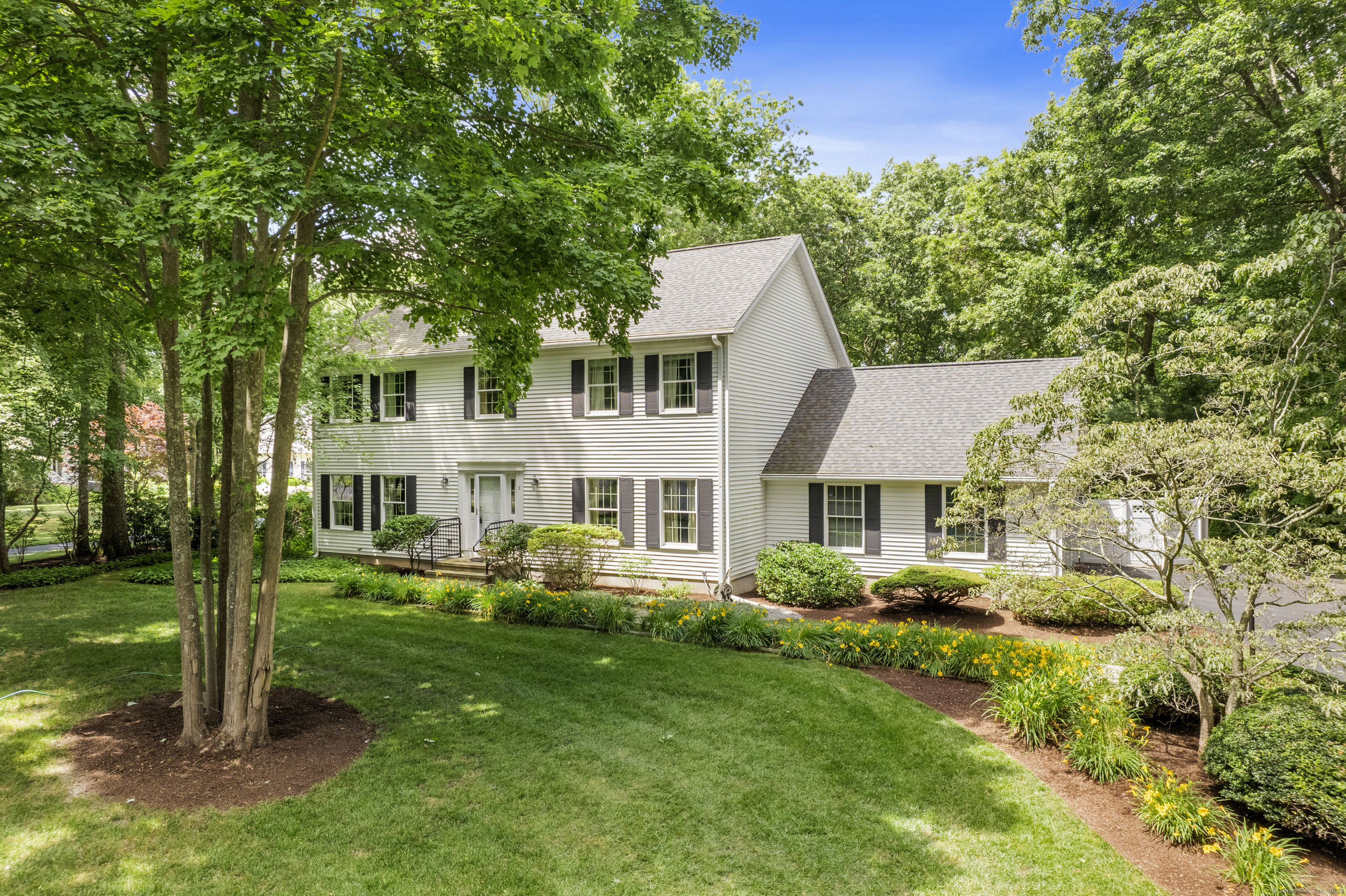 Property Photo: 7 Mackinnon Place CT 06333