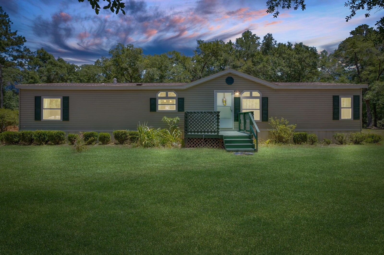 Property Photo: 2443 Lakeview Point Road FL 32351