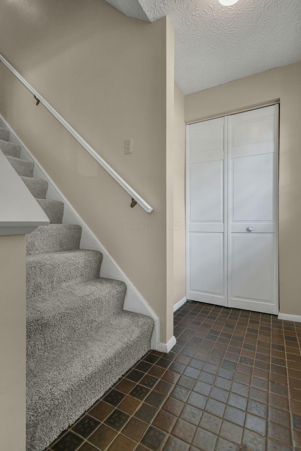 Property Photo:  1367 Hanson Street  OH 43068 