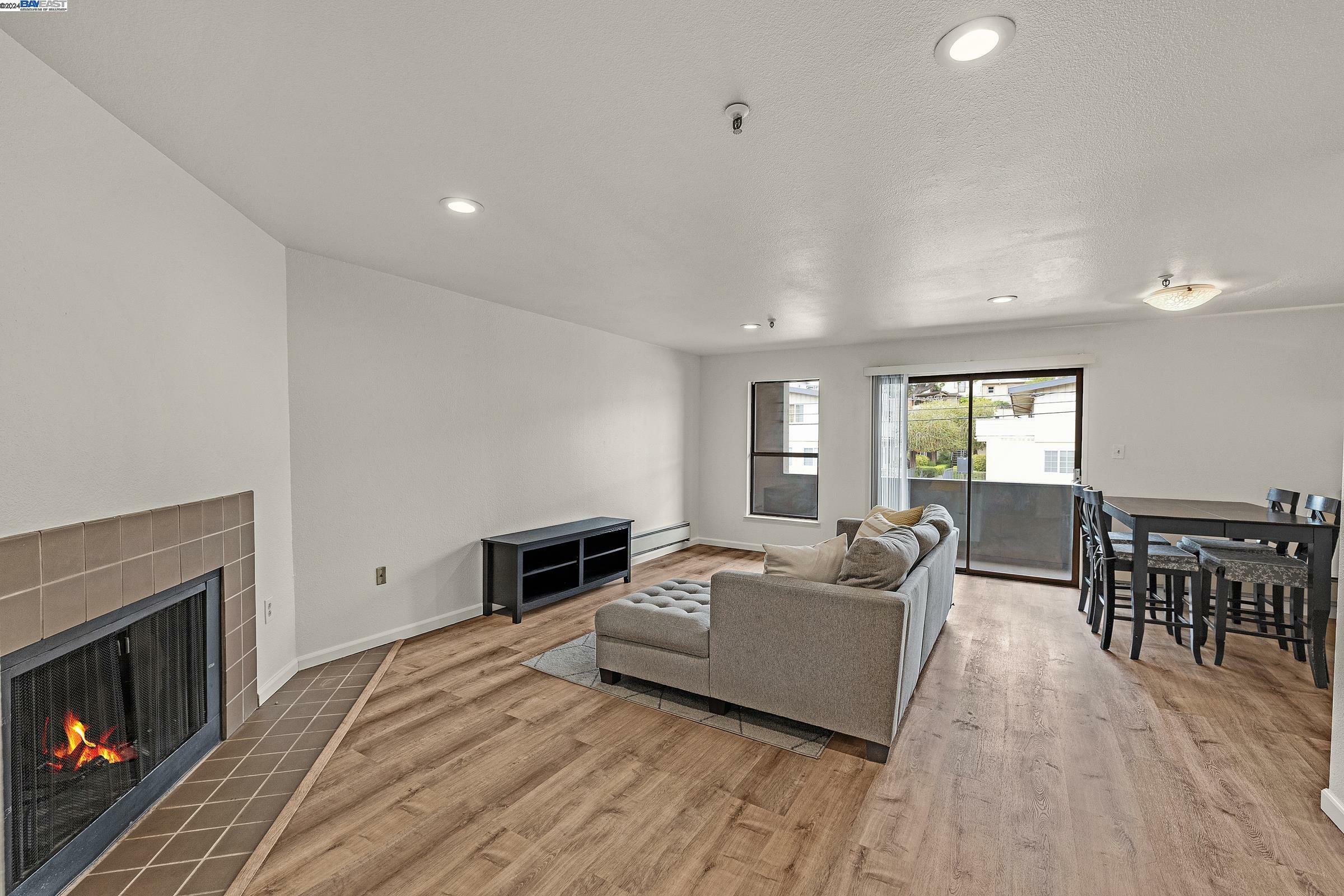 Property Photo:  2917 Macarthur Blvd 2B  CA 94602 