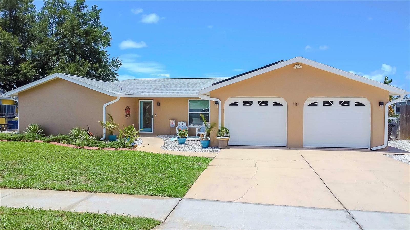 Property Photo:  1111 Rushmore Drive  FL 34690 