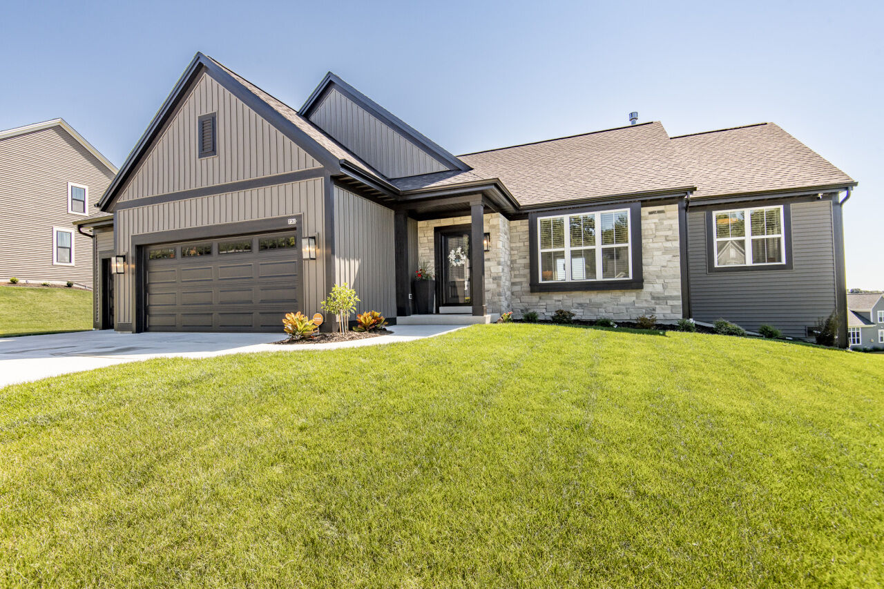 Property Photo: 730 Stoecker Farm Ave WI 53149