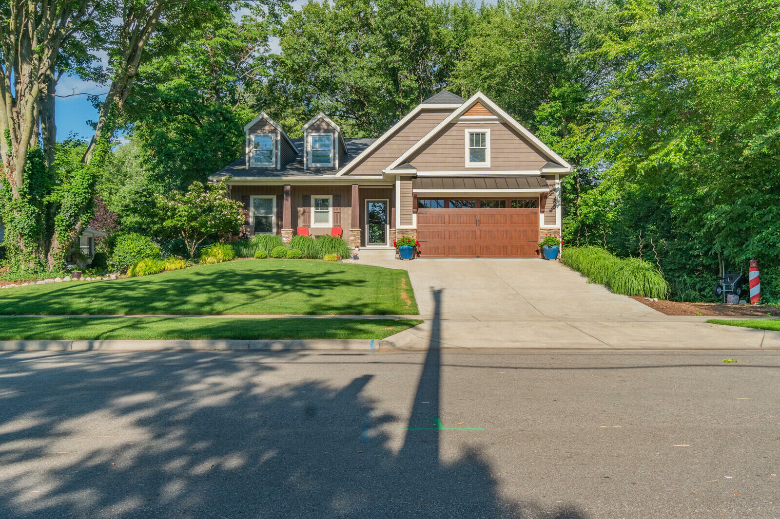 Property Photo:  1022 S Despelder Street  MI 49417 