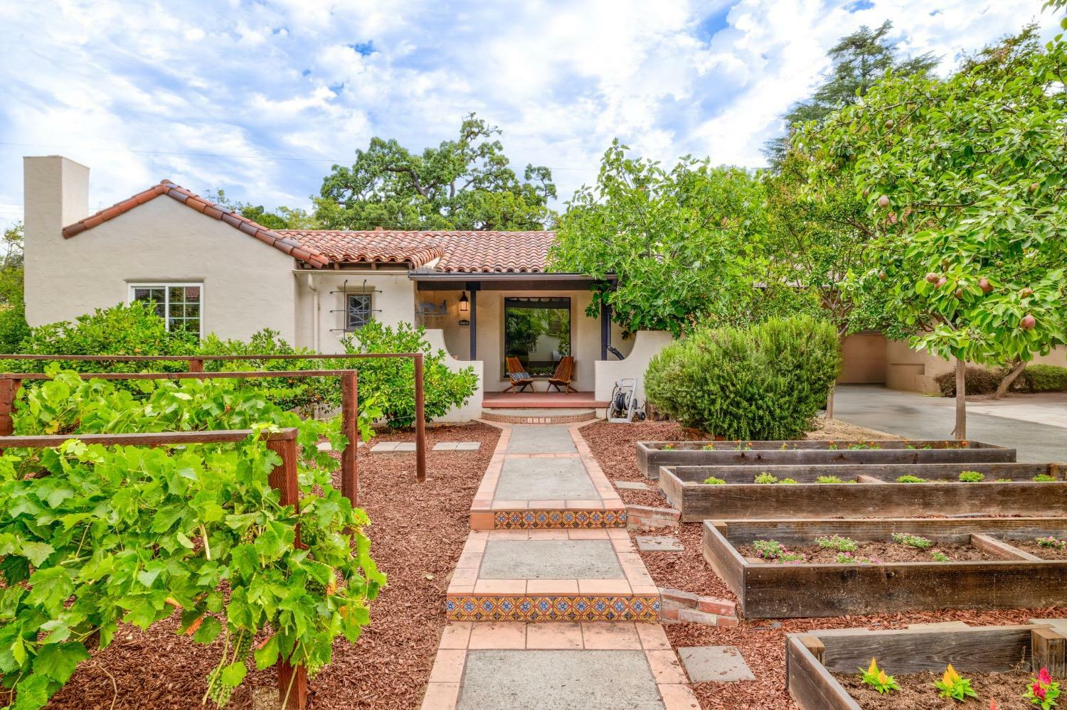 2723 Montgomery Way  Sacramento CA 95818 photo