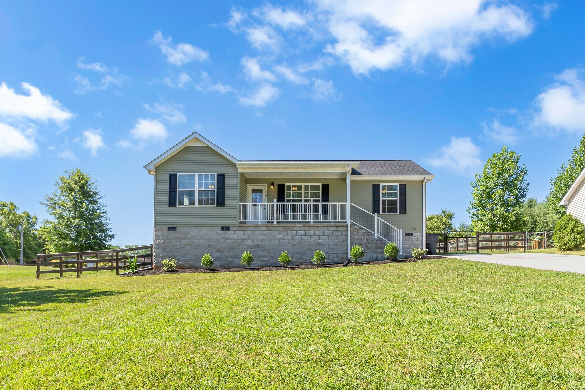 Property Photo:  165 Duck Hawk Dr  TN 37110 