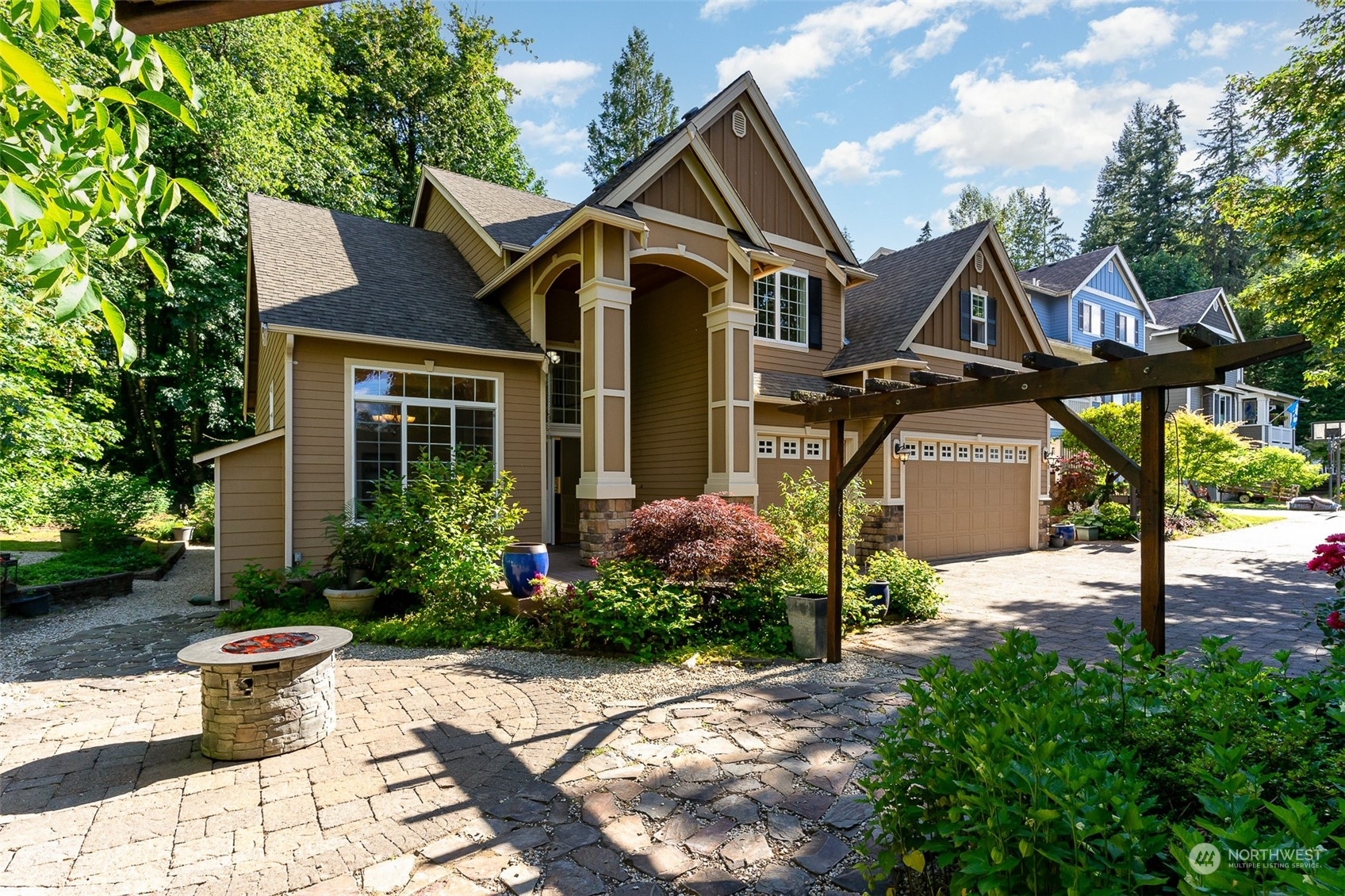 Property Photo: 453 SE Clark Street WA 98027