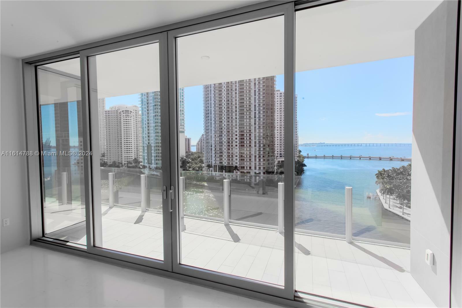 Property Photo:  300 Biscayne Blvd Way 1003  FL 33131 