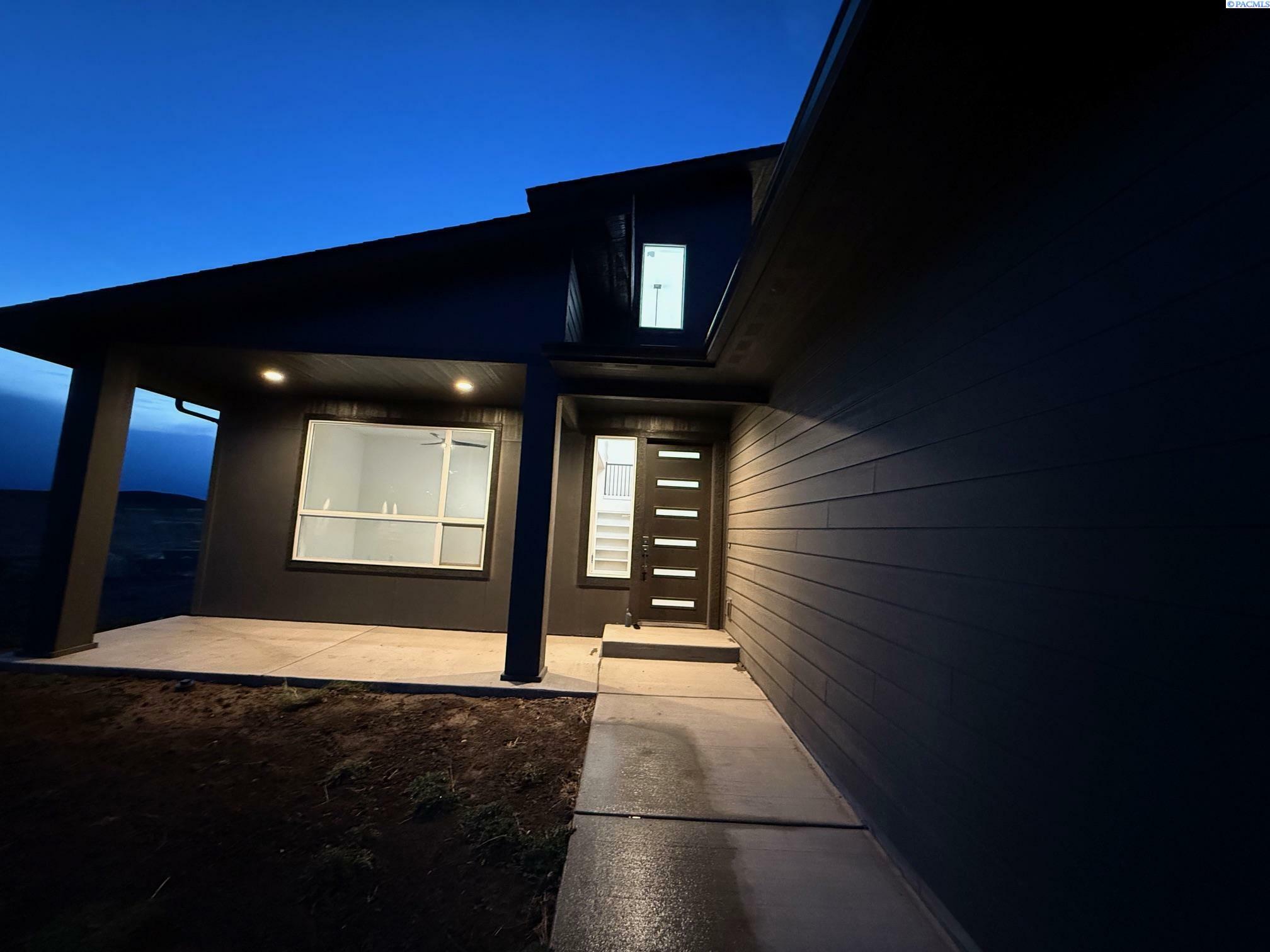 Property Photo:  865 SW Windy Point Court  WA 99163 