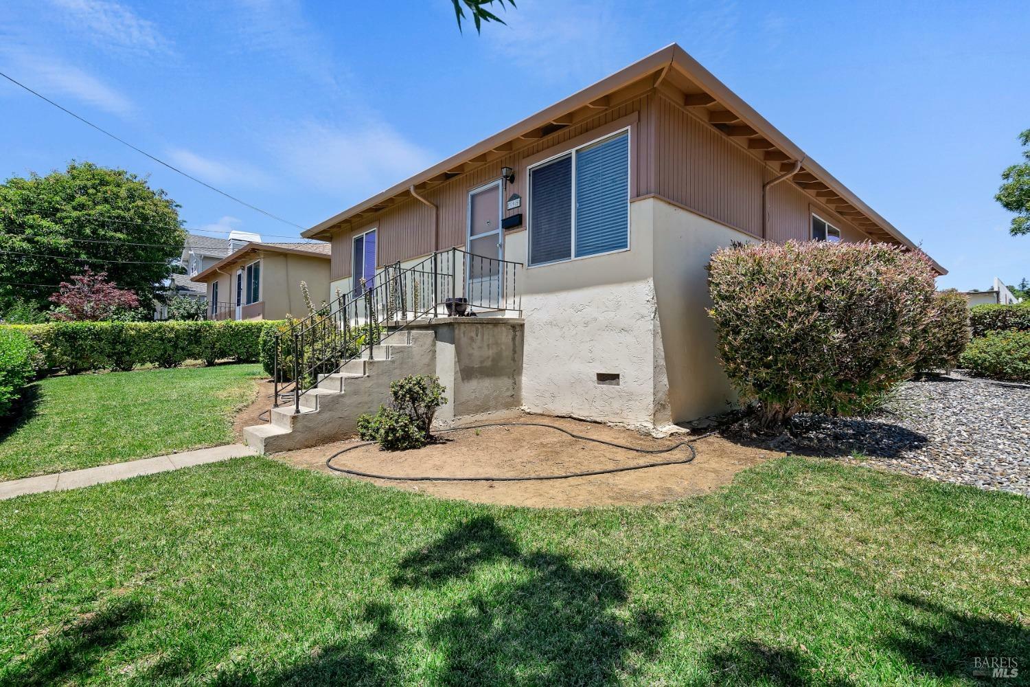 Property Photo:  1215 E 4th Street  CA 94510 