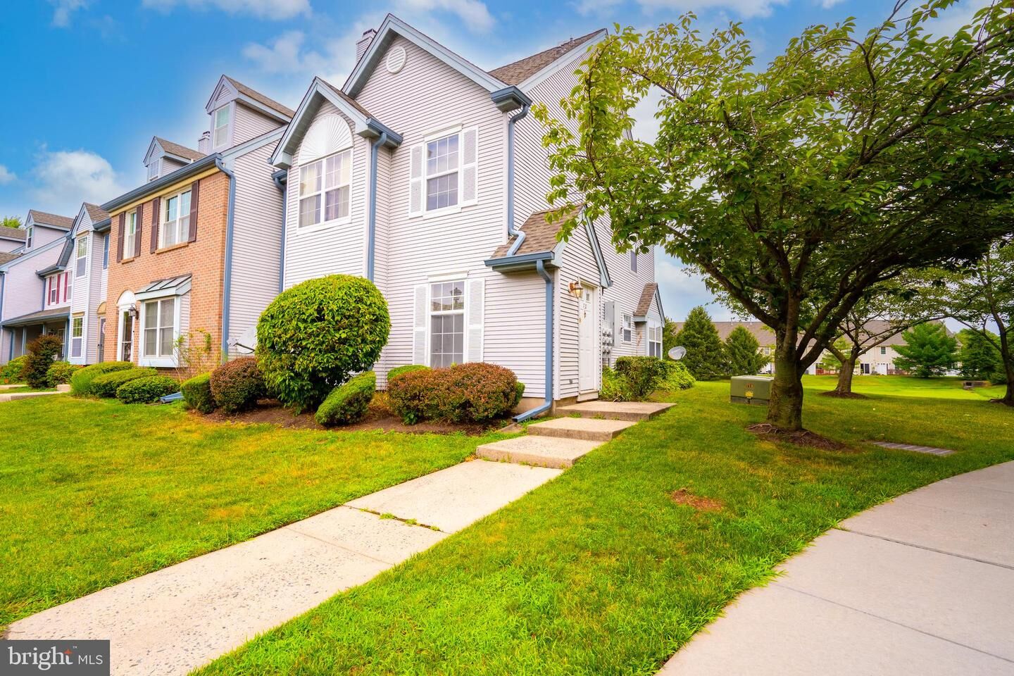 Property Photo: 70 Lynnette Court NJ 08824