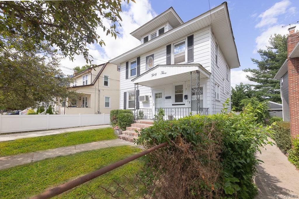 Property Photo:  33 Oakland Avenue  NY 11563 