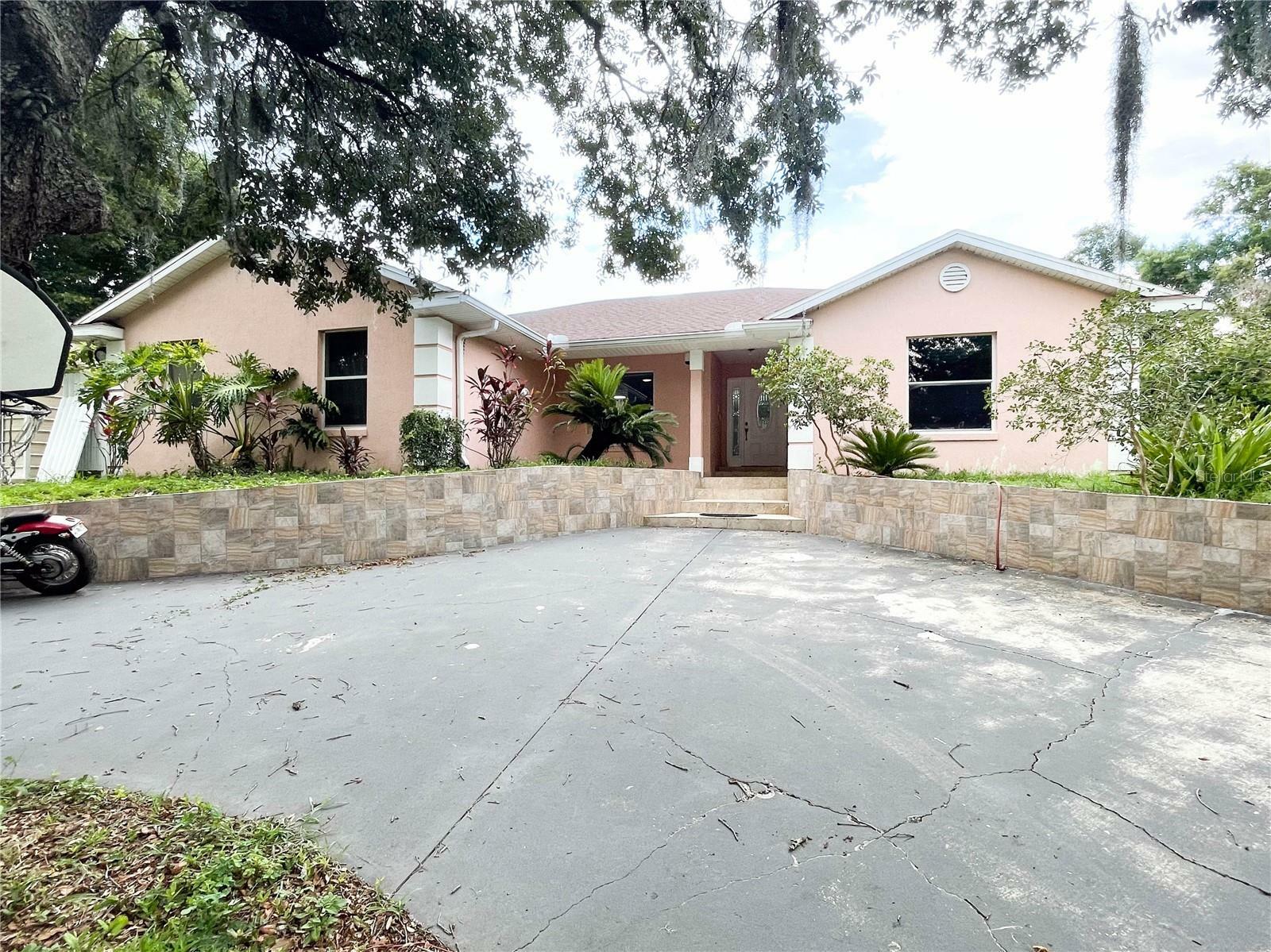 Property Photo:  125 South Boulevard E  FL 33837 