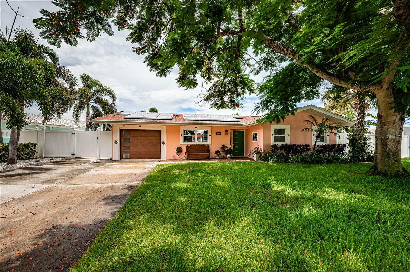 Property Photo:  562 Lewis Boulevard SE  FL 33705 