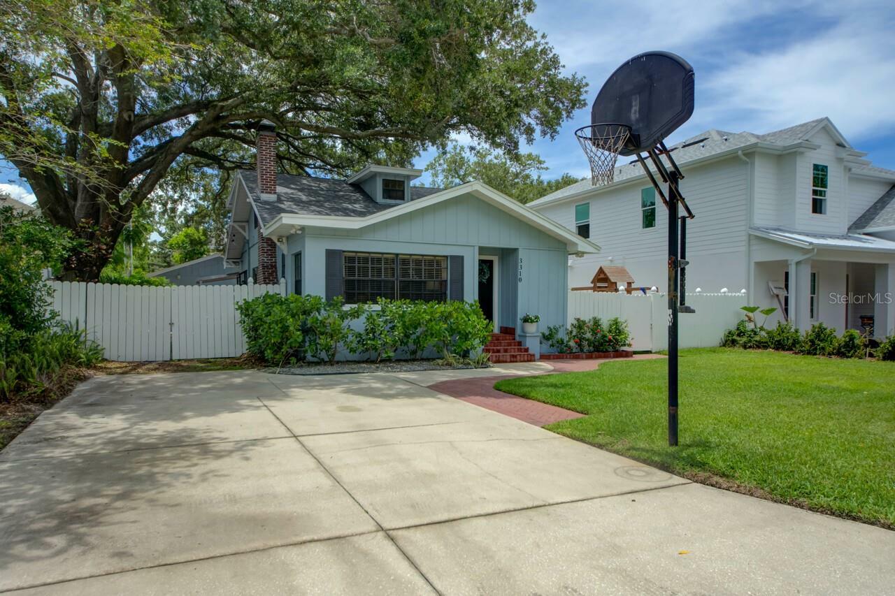 Property Photo:  3310 W Leona Street  FL 33629 