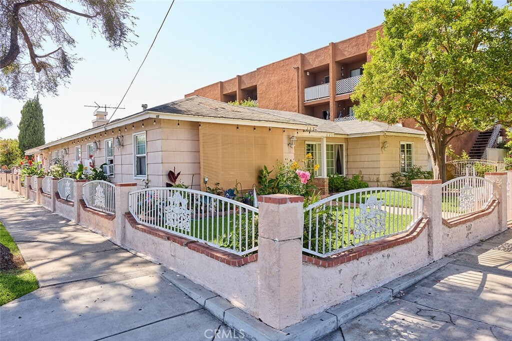 Property Photo:  448 S Flower Street  CA 92703 