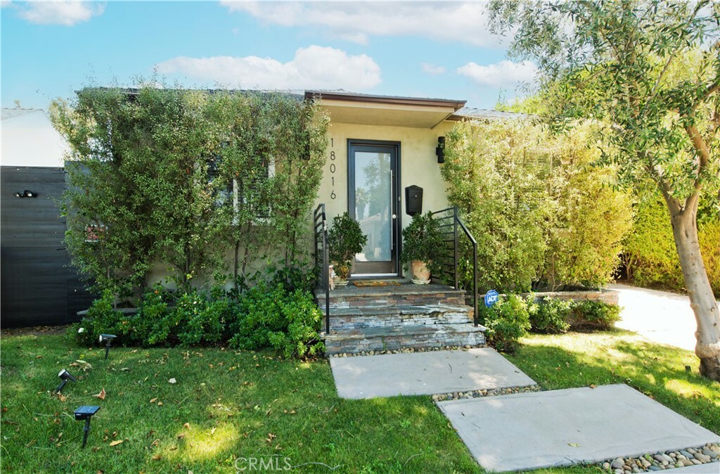 Property Photo:  18016 Collins Street  CA 91316 