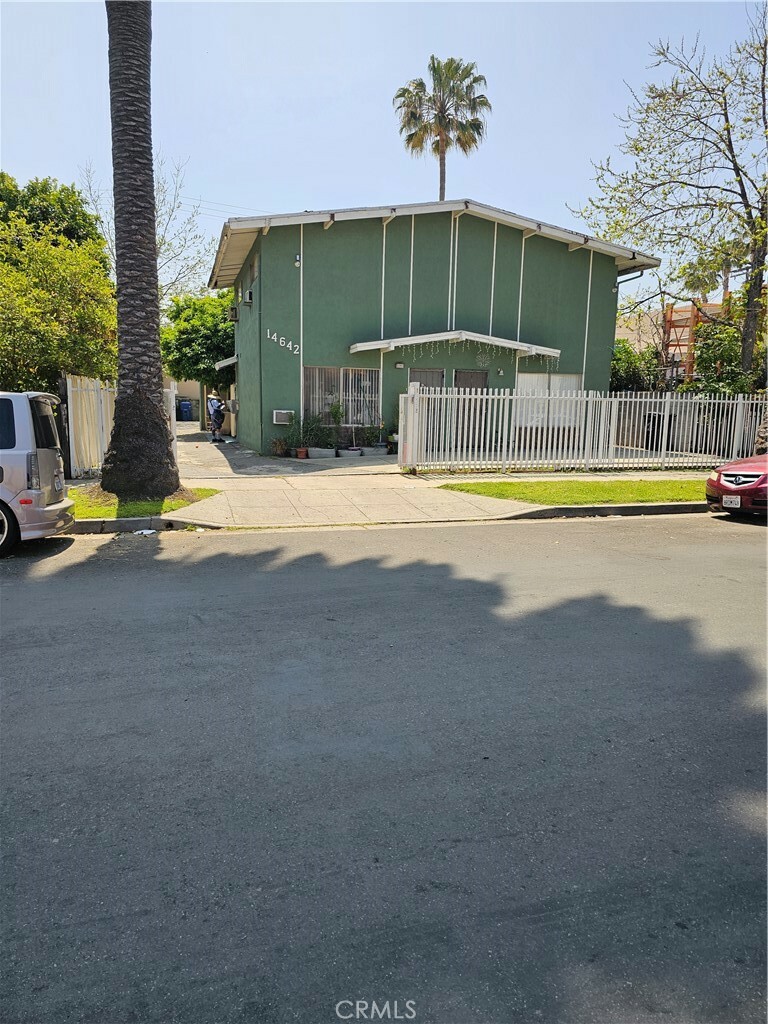 Property Photo:  14642 Calvert Street 4  CA 91411 