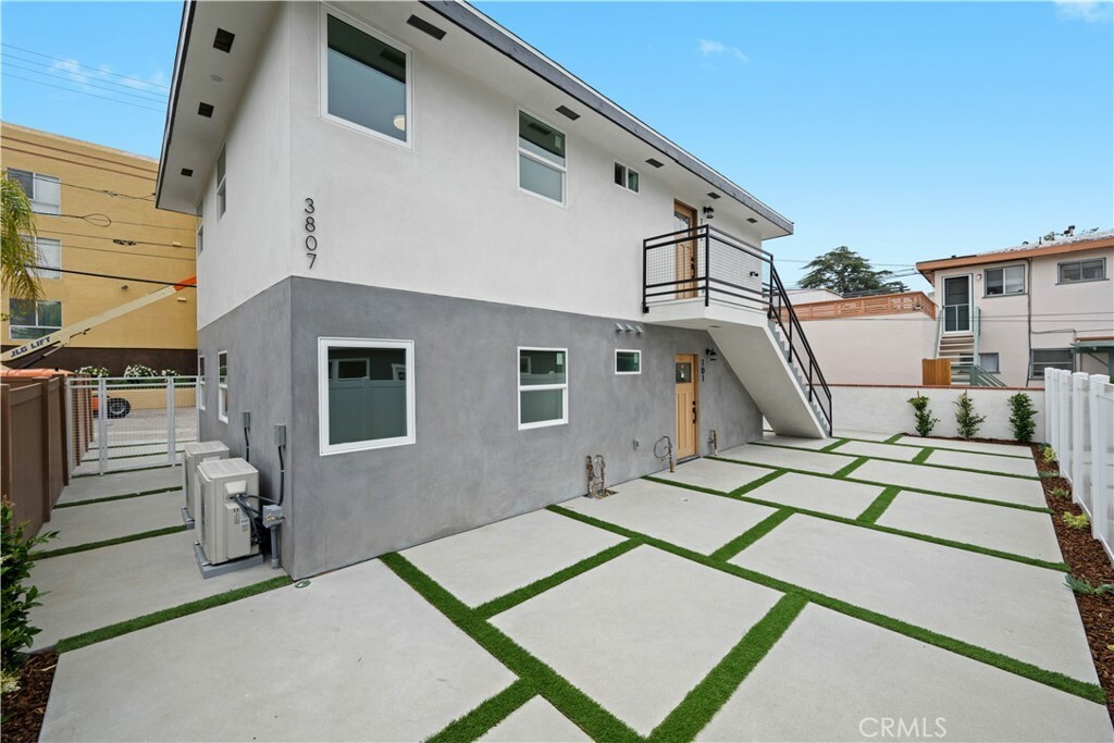 Property Photo:  3805 W Heffron Drive  CA 91505 